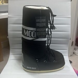 Moon boots size 42/44 USA size 9/10,5